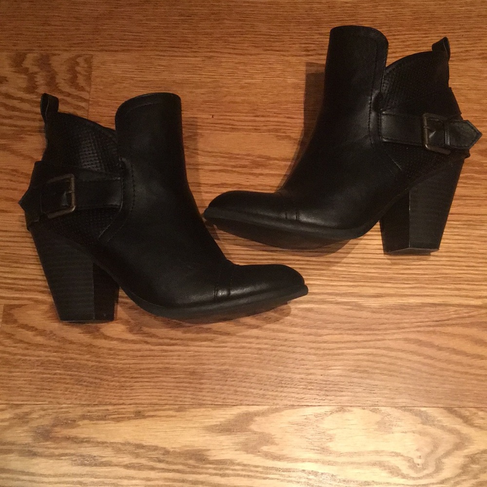 Forever 21 Ankle Bootie - Picture 3 of 6